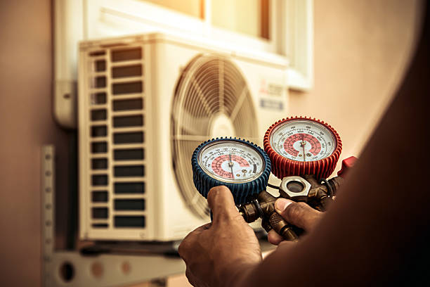 Professional Hvac technician working in Simpsonville, MD